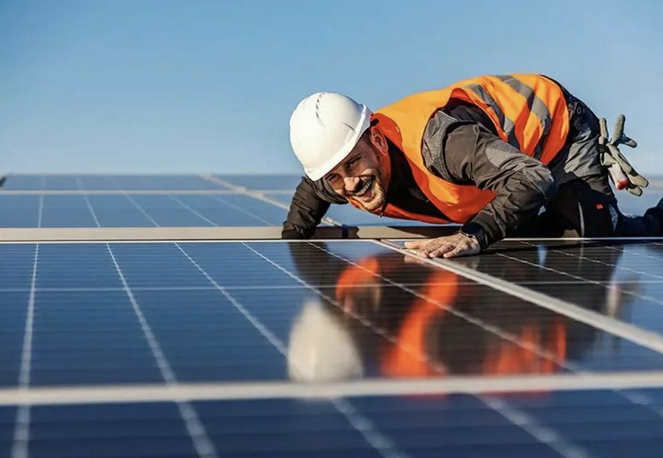 Företagsbild på Klarsol Sverige AB – Ett solcellsenergi företag i Stockholms län