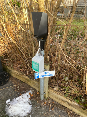 Laddstolpe på parkering installerad av Elektriker Blomqvist