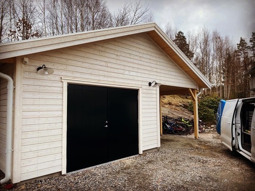 Garage med nydragen el i Västra Götaland