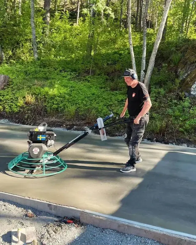 pågående markarbete av vår snickare