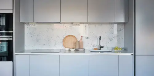 Stänkskydd i Kvartskomposit, Salerno White 20mm polerad