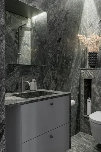Badrumsväggar i Granit, Verde Marina 20mm matt