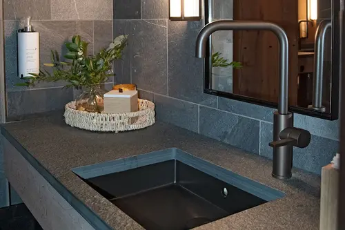 Granitskiva i beige och grå färg