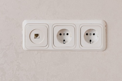 Elservice och nyinstallationer