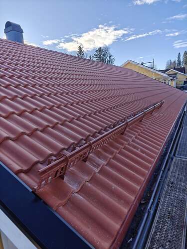 Bild på orange tegeltak