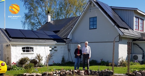 nöjda kunder efter utförd solcellsinstallation