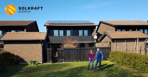hus med solcellsinstallation