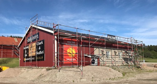 pågående solcellsinstallation i Skara