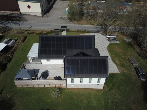 nybyggd villa med solceller