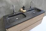 Modern kommod med dubbla handfat installerad vid badrumsrenovering i Borlänge