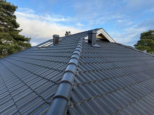 Bild på nylagt tak i Nacka