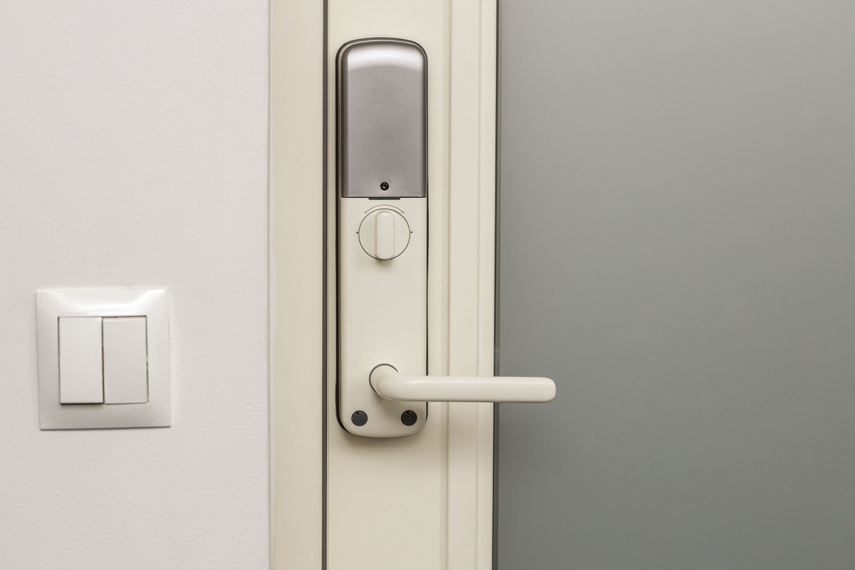 yale doorman på ytterdörr