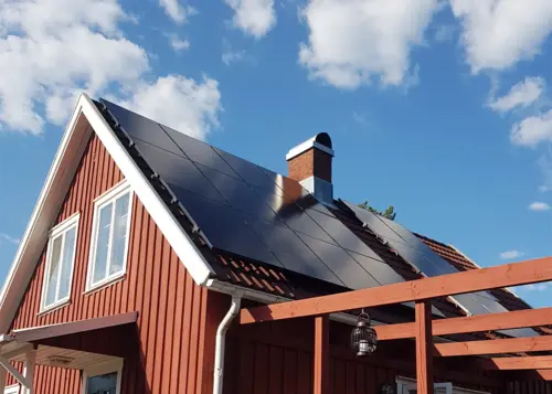 solpaneler på villa