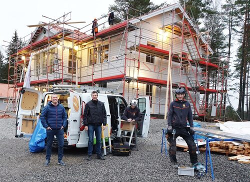  Rådgivare Ulf, kunden Robert och montörerna Karsten och Christopher december 2019.