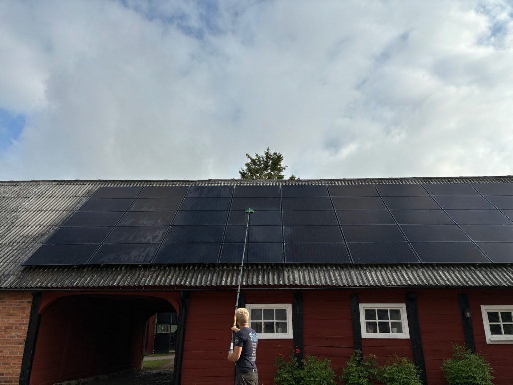 Företagsbild på VLK SoftWash AB – Ett takföretag i Skåne län