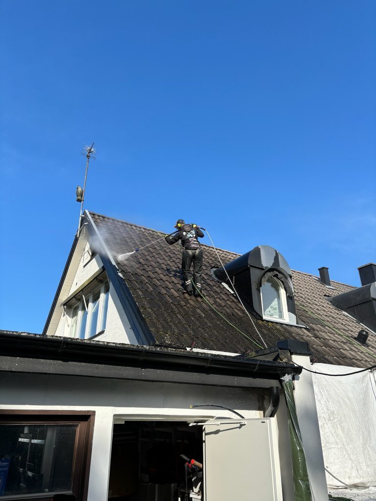 Företagsbild på VLK SoftWash AB – Ett takföretag i Skåne län
