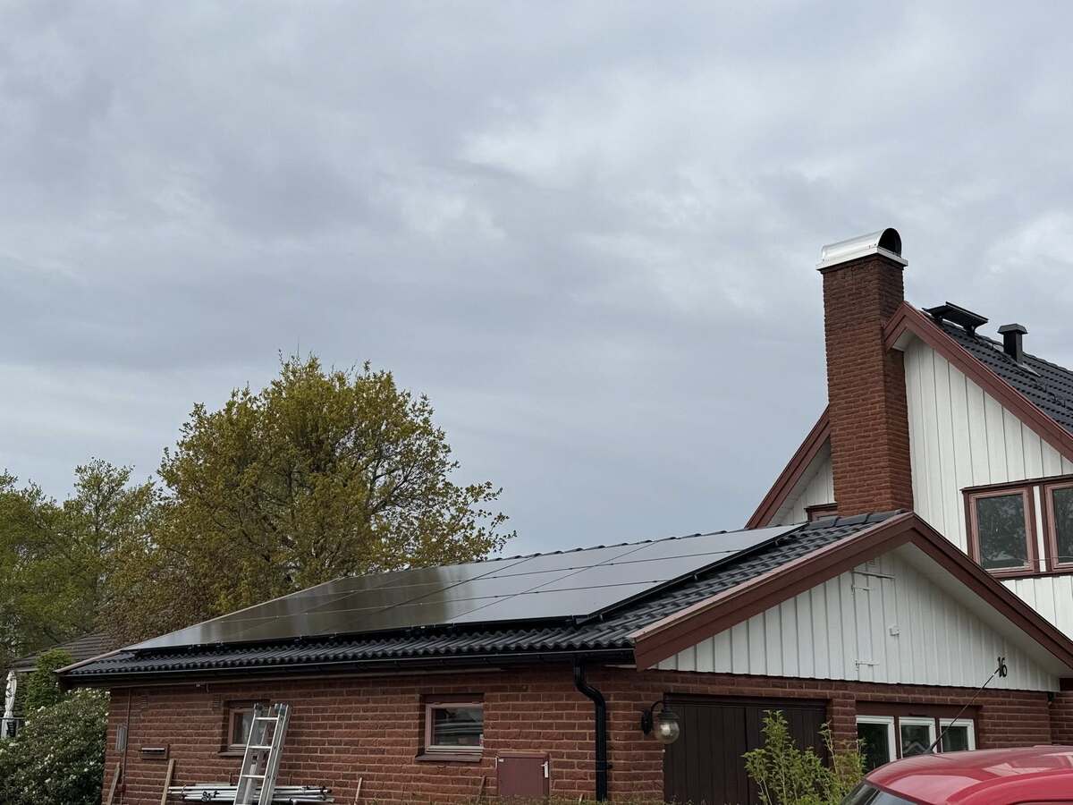 Företagsbild på AZA BYGG – En snickare i Östergötland County