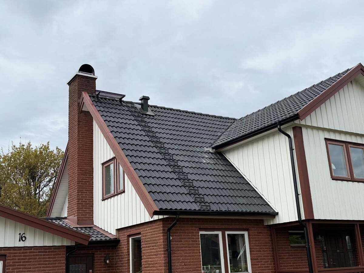 Företagsbild på AZA BYGG – En snickare i Östergötland County