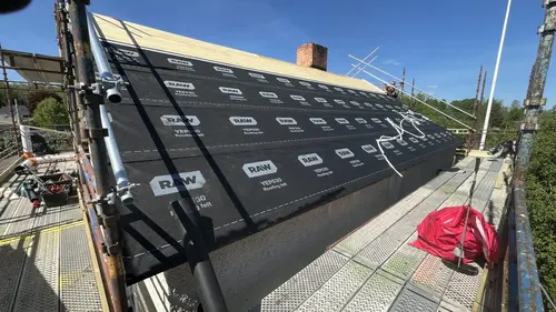 Pågående takbyte i Örebro