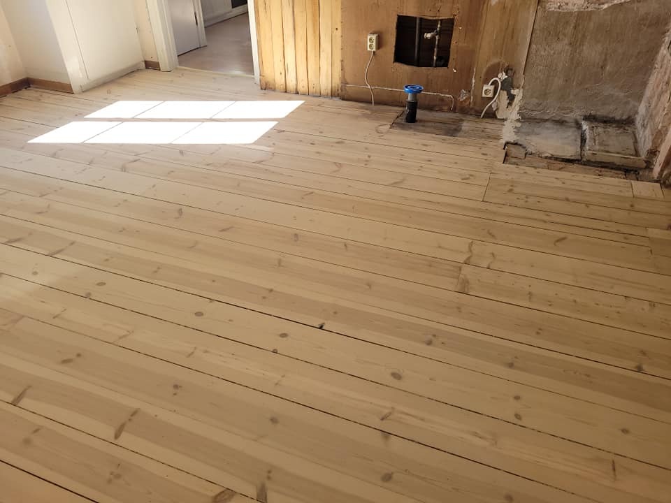 Så går det till när du anlitar våra golvläggare i Hedemora - När du anlitar våra golvläggare i Hedemora får du en trygg, t...