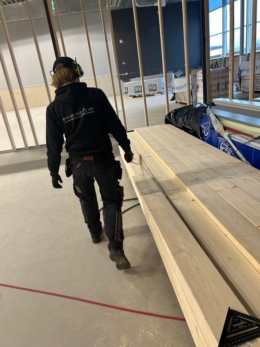Företagsbild på Byggservice Lbg AB – En snickare i Örebro län
