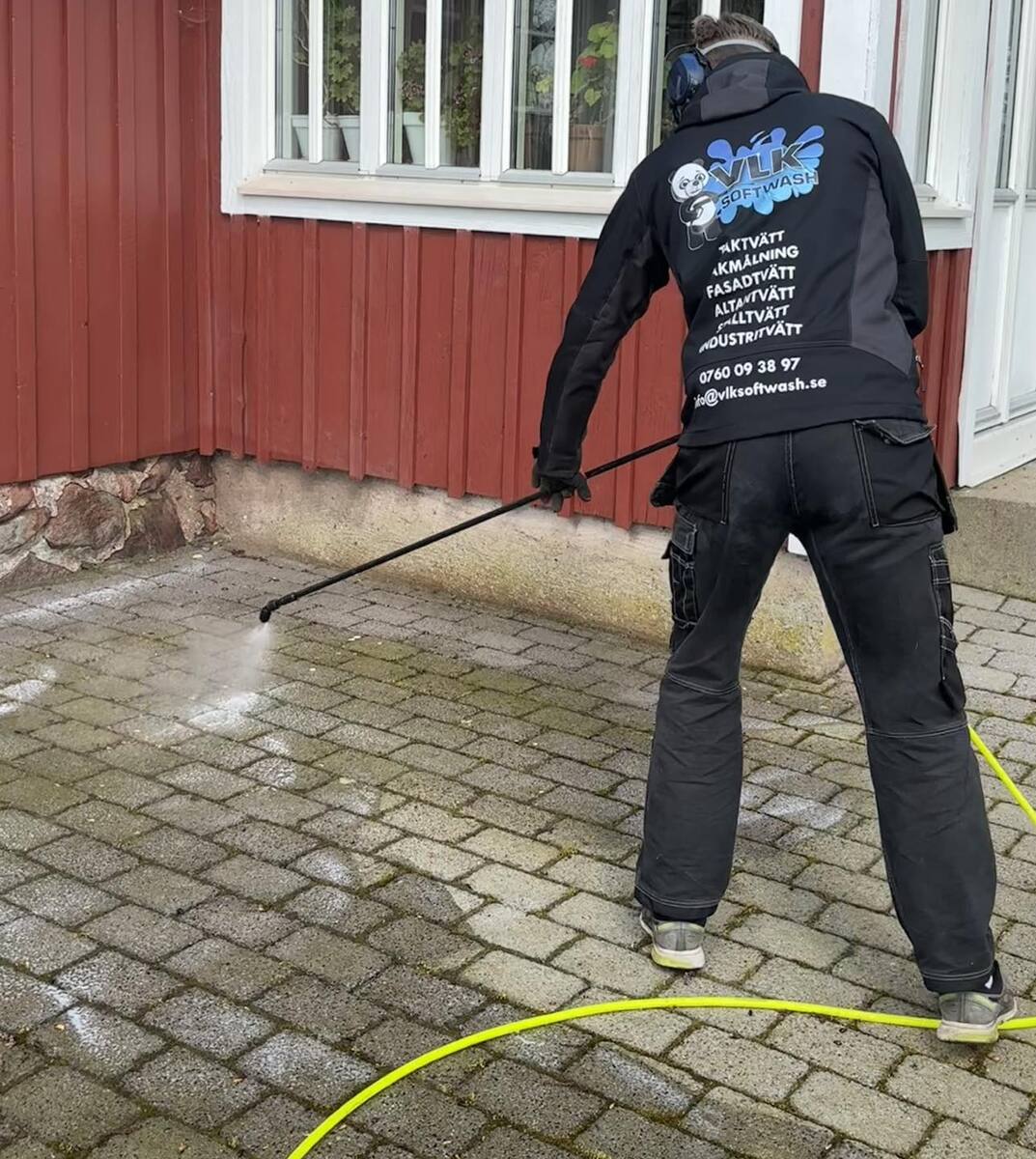 Företagsbild på VLK SoftWash – En takläggare i Skåne län