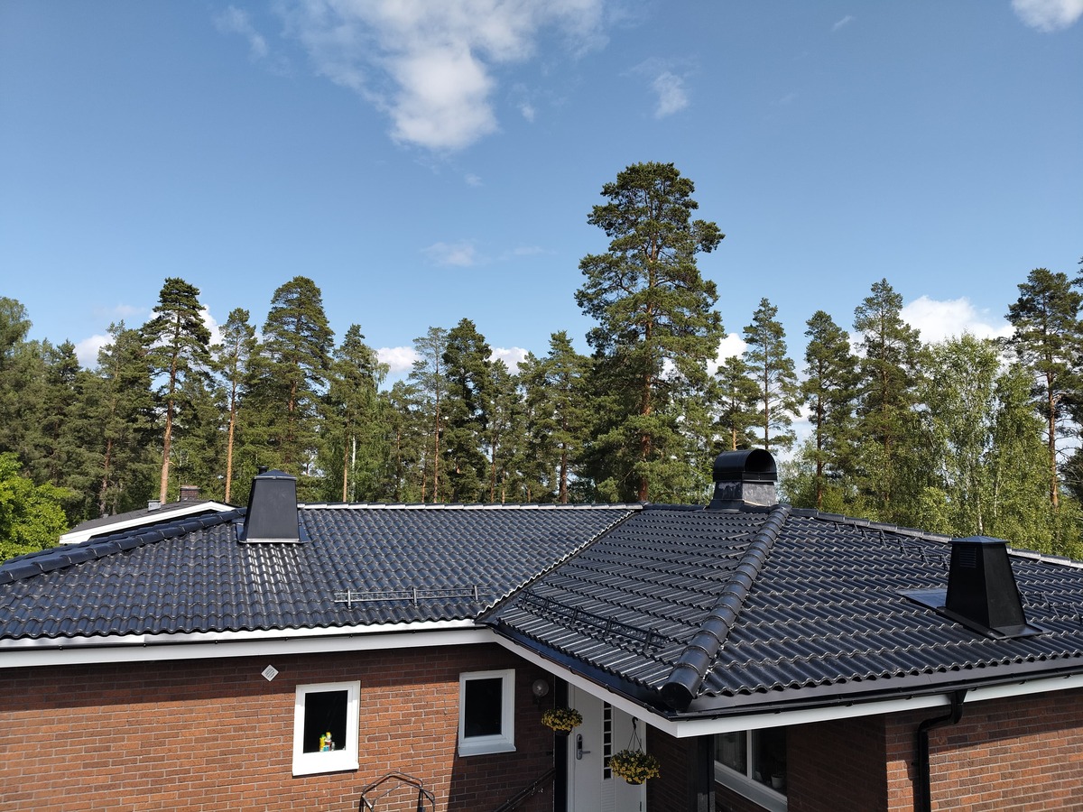 Företagsbild på Herr och Fru Tak AB – Ett takföretag i Nyhammar 2025