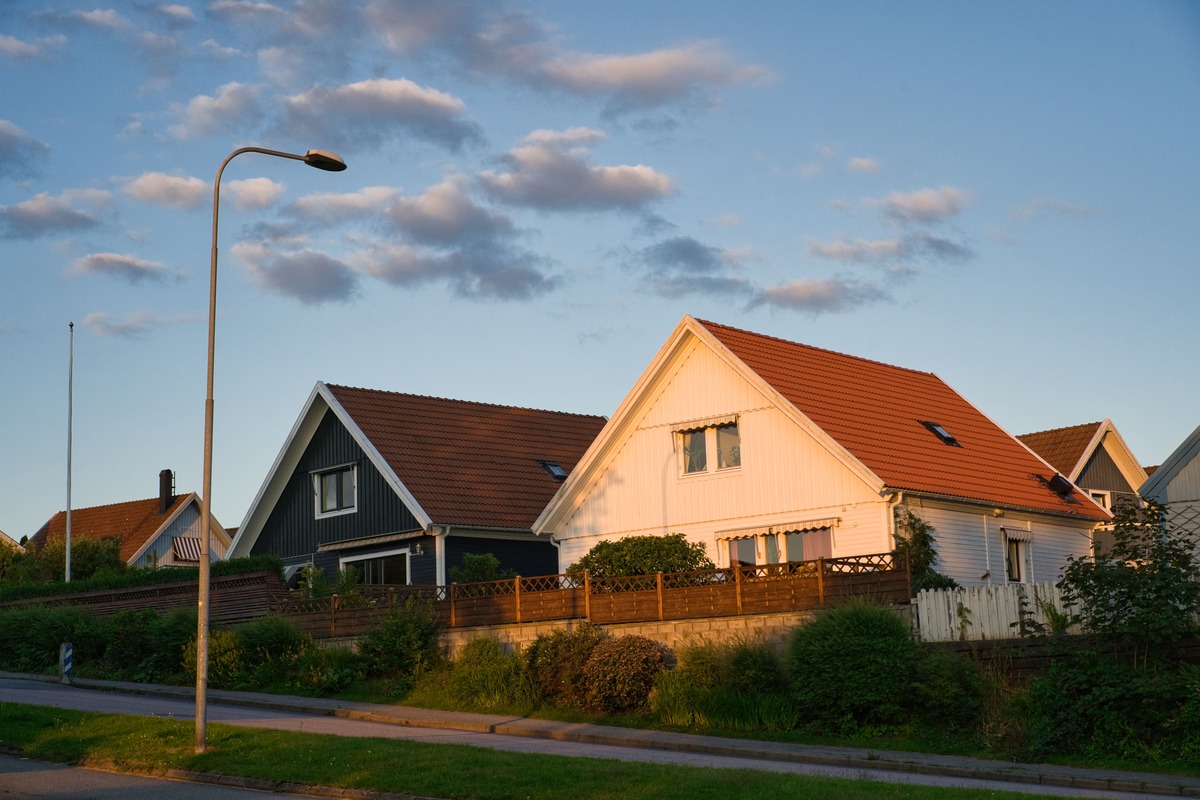 bild på tak i solnedgång