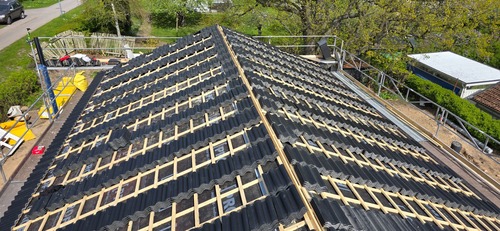 Takrenovering med nytt underlag och läkt utförd av Trygga Tak