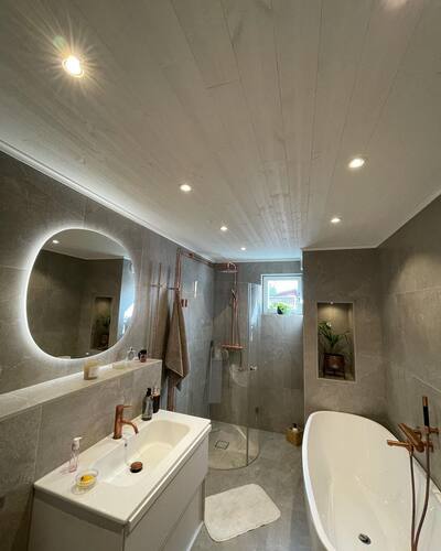 Företagsbild på Falu Elektriska AB – En elektriker i Dalarnas län