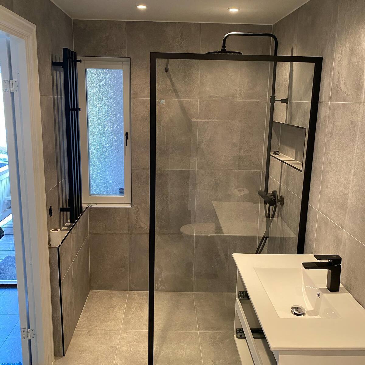 Företagsbild från DBH Bygg och Plattsättning AB