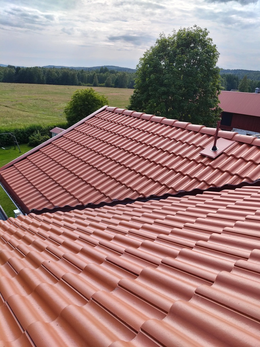 Bild på Herr och Fru Tak AB – takföretag & takläggare i Nyhammar (Dalarnas län)