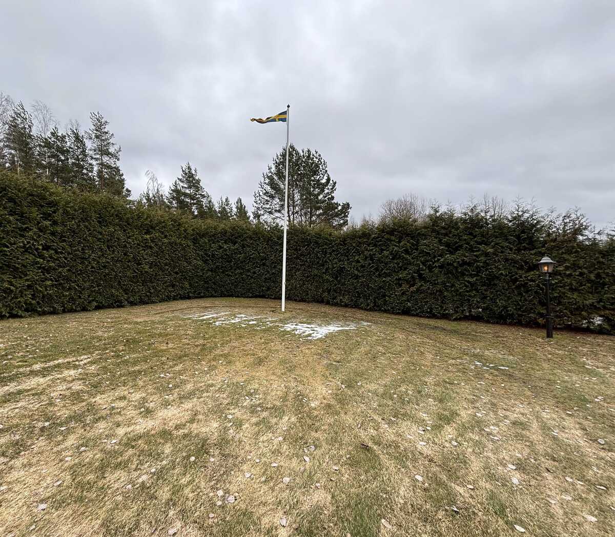 Företagsbild på JKE Fastighets & Trädgårdstjänst – Ett arboristföretag i Katrineholm 2025