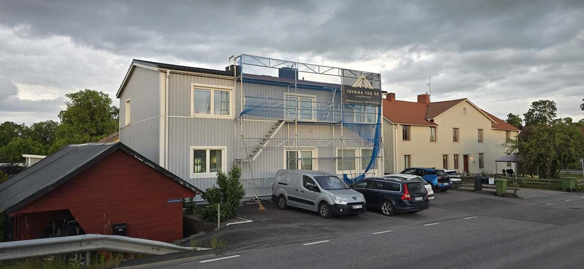 Takrenovering på större fastighet utförd av Trygga Tak