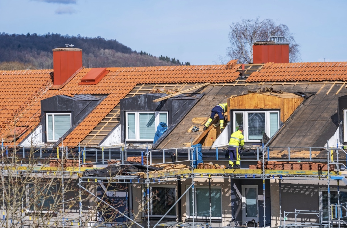 Omfattande takrenovering med tegeltak utförd av Trygga Tak