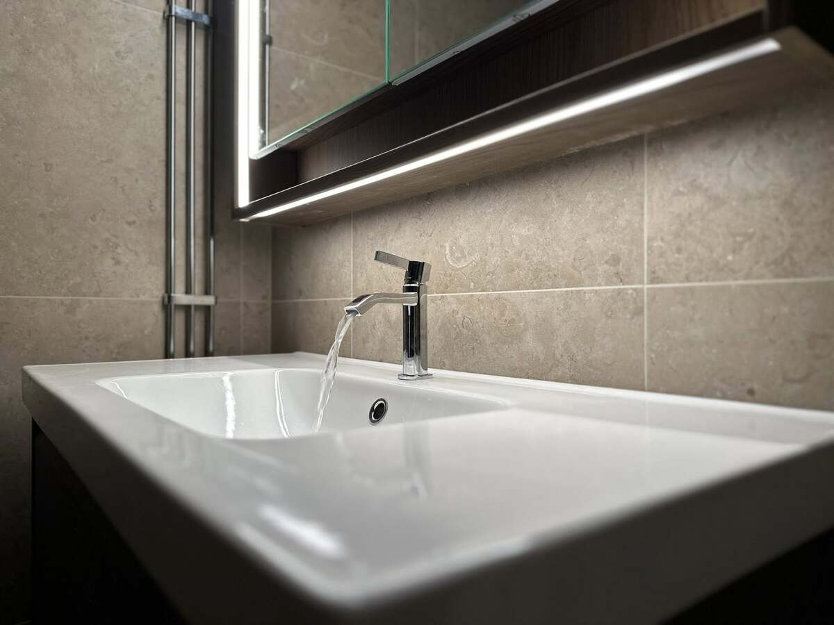 Företagsbild på Avesta Bygg & Montage – En snickare i Dalarnas län