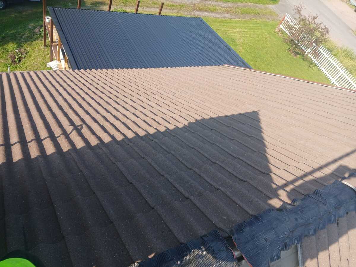 Nytt tak monterat på bostadshus