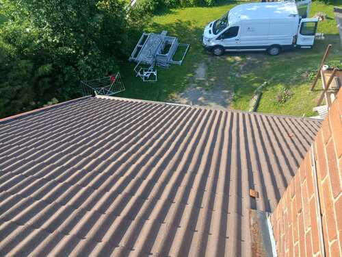 Tak på villa under renovering sett uppifrån