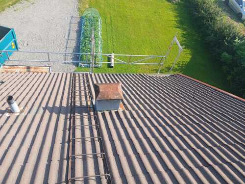 Nyinstallerat tak på hus sett uppifrån