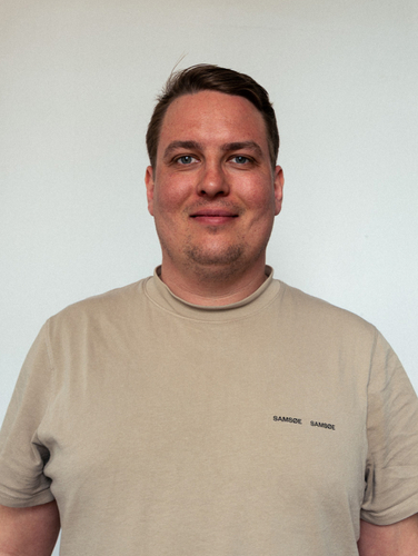 Jakkin Ringius jobbar på Smartproduktion och Alla Markarbeten