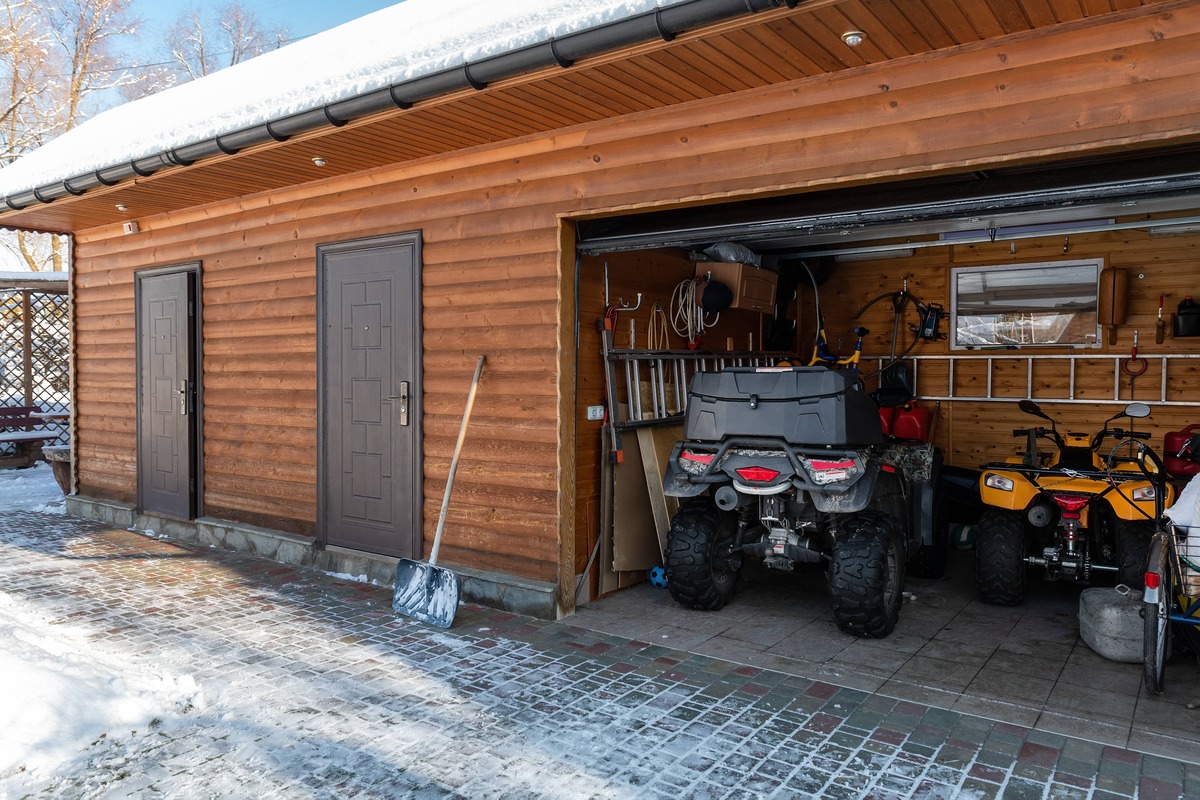 Garage & Carport