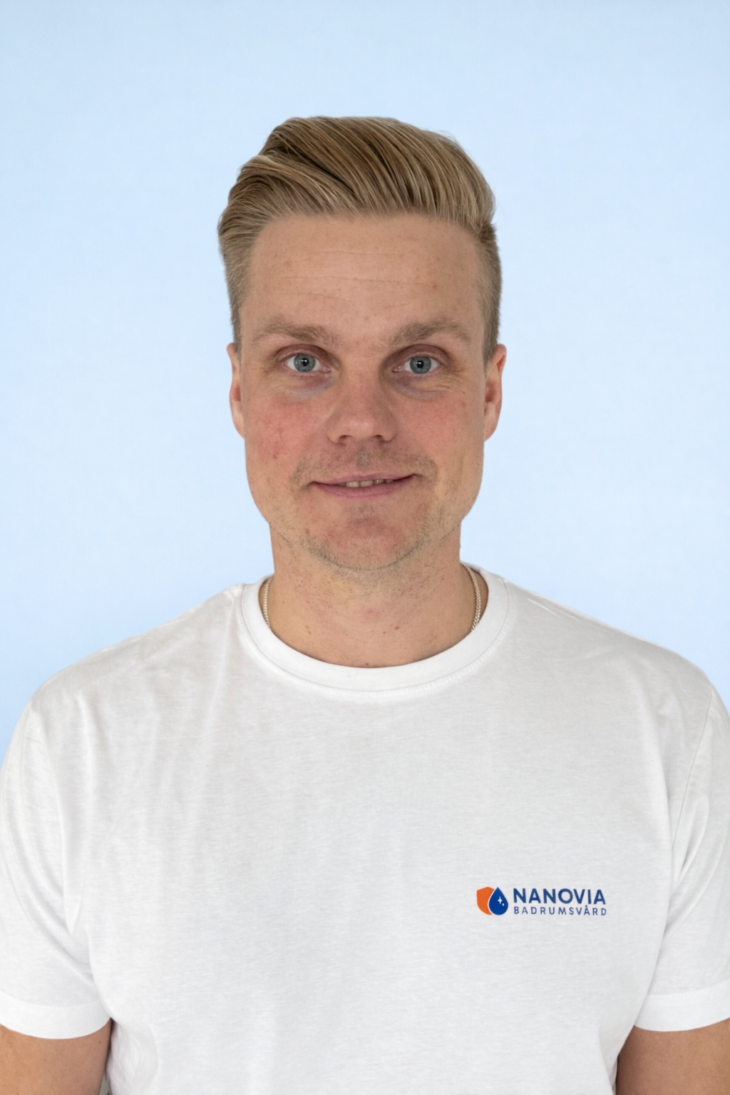 Porträttbild på medarbetare hos Nanovia Badrumsvård