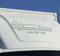Lösulls Systems servicefordon med logotyp och kontaktuppgifter