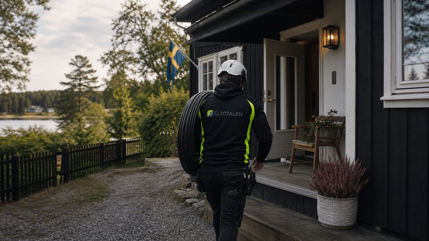 Eltotalens elektriker anländer till villa med kabelrulle