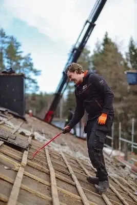 Takarbete på villa i Örebro