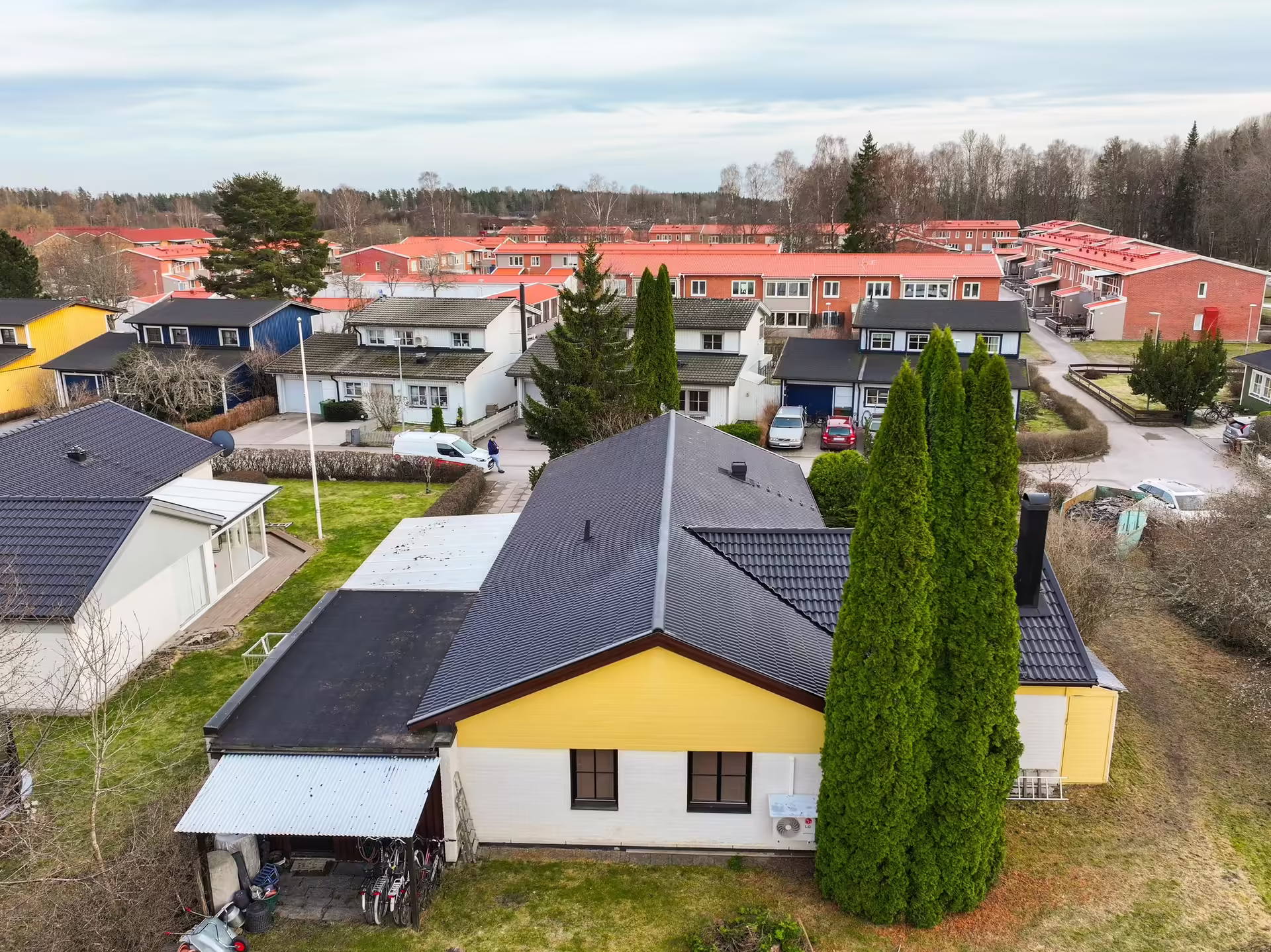 Företagsbild på Husdesign Gruppen Sverige AB – Ett takföretag i Västmanlands län
