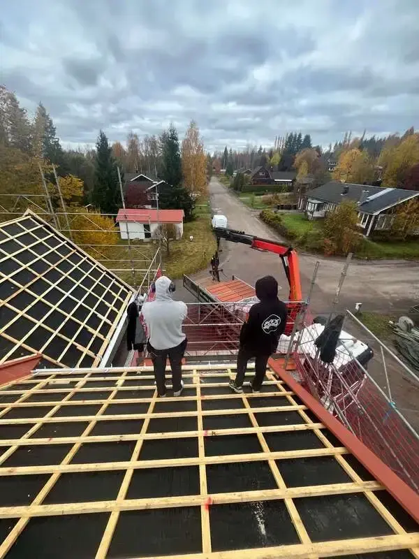 Snickare från Lissjanis Bygger på arbetsplats i Ludvika