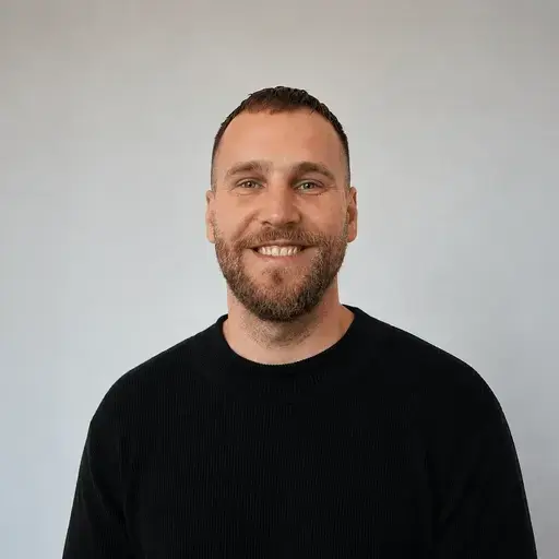 Jesper Ekholm jobbar på Smartproduktion och Alla Målare