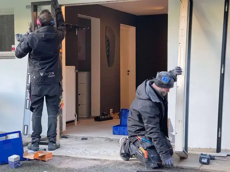 Ny vit ytterdörr med kodlås