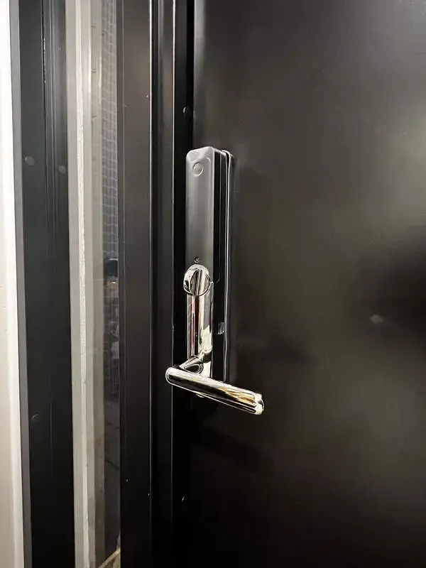 Ytterdörr i Partille